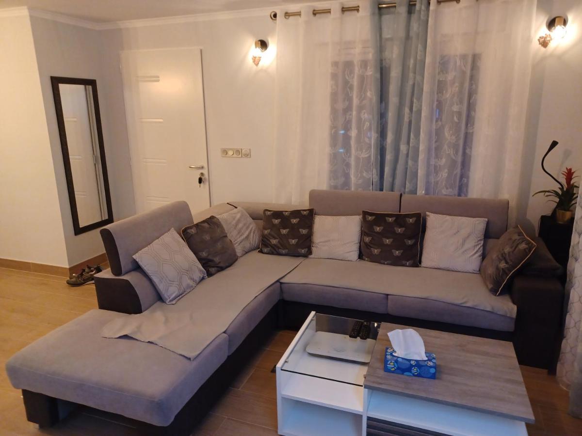 Chambre Privee/Climatisee+Tv /Petit Dejeuner Inclu/Tout Confort 讷韦尔 外观 照片