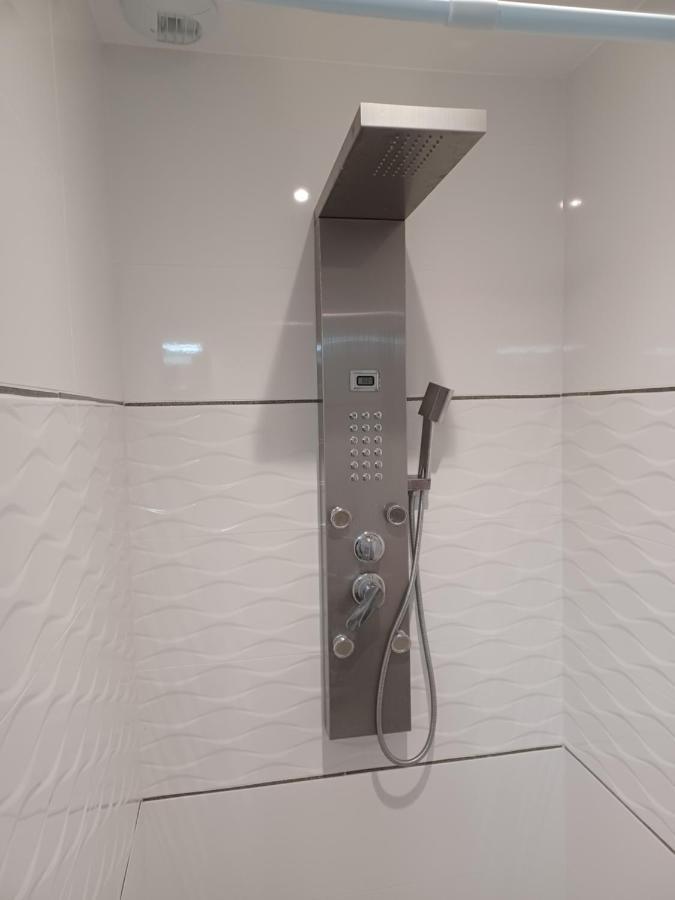 Chambre Privee/Climatisee+Tv /Petit Dejeuner Inclu/Tout Confort 讷韦尔 外观 照片
